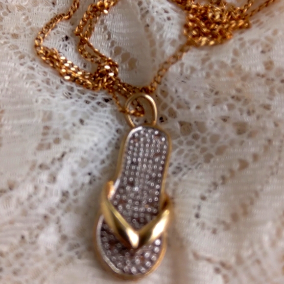 14 K Yellow GOLD TEN DIAMONDS INLAID SLIPPER ( FLIP FLOP ) PENDANT NECKLACE - Picture 1 of 3